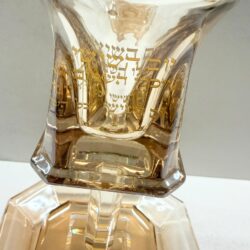 ⁦גביע לקידוש מקריסטל דגם מרובע | זהב⁩ – תמונה ⁦2⁩