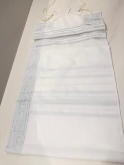 ⁦טלית קטן | פסים לבן וכסף⁩ – תמונה ⁦2⁩