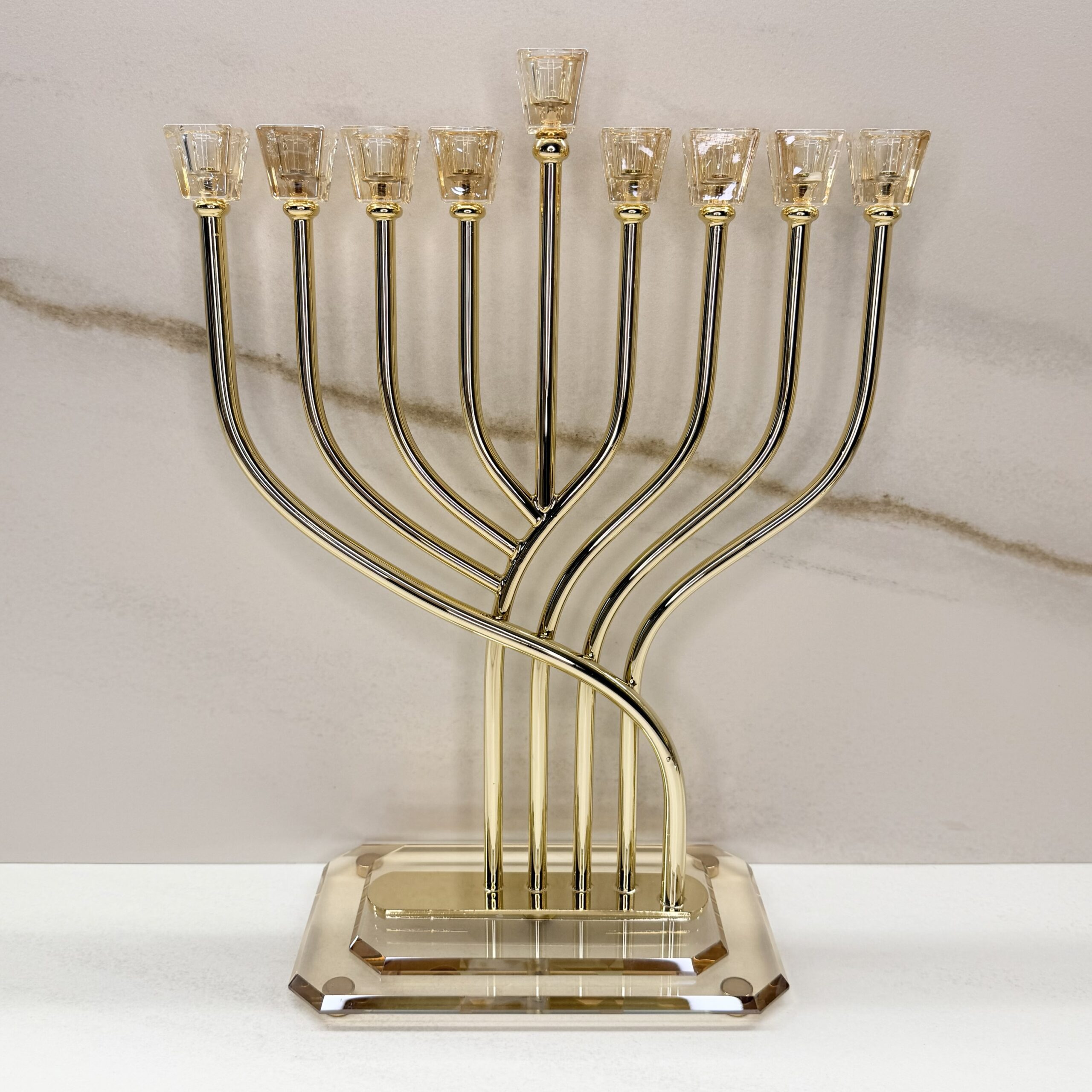 img_5005 חנוכיה מהודרת גבוהה דגם עטרה | זהב 42 ס"מ – תמונה 1