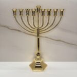 חנוכיה מהודרת גבוהה דגם אור מלכות | זהב 47 ס"מ