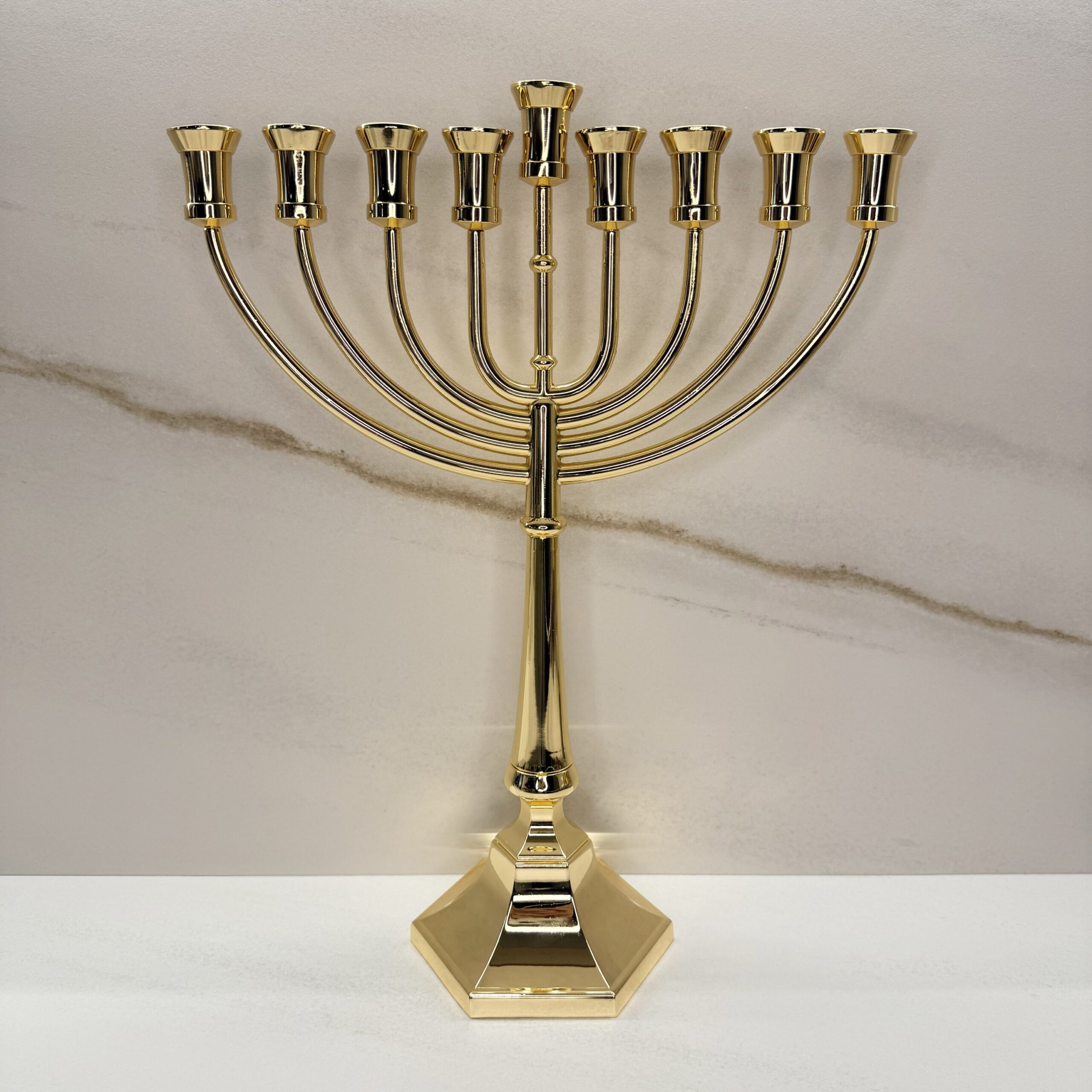 img_5010 חנוכיה מהודרת גבוהה דגם אור מלכות | זהב 47 ס"מ – תמונה 1